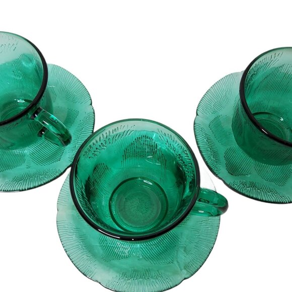 Vintage Set Of 3 Green "Forte Crisa" Glass Flat Cup and Saucer Set - Picture 3 of 3